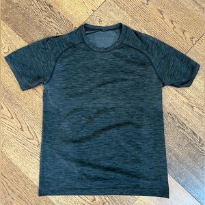 Lululemon t shirt
